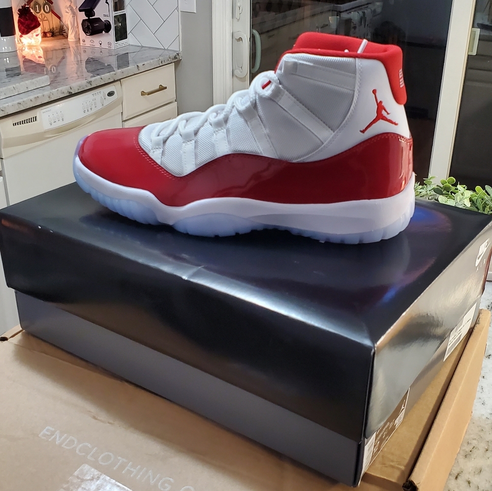 Jordan 11 Cherry